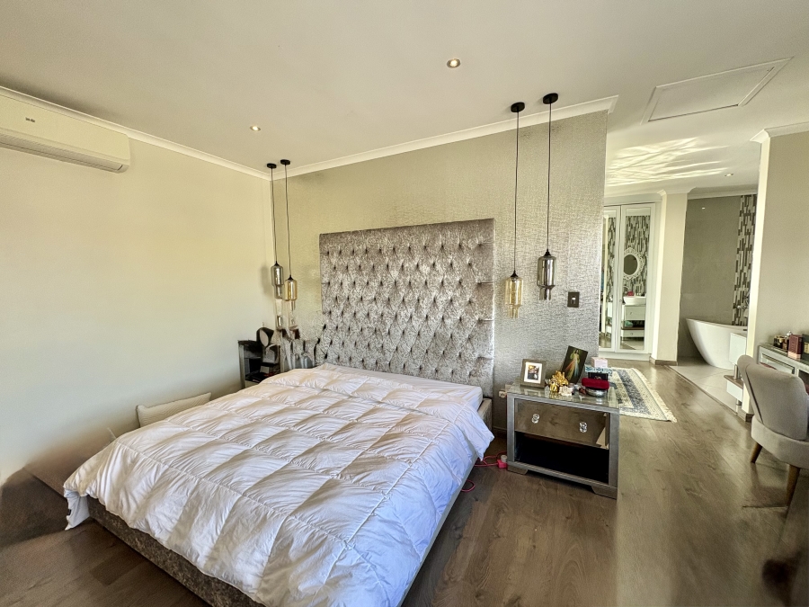 5 Bedroom Property for Sale in Parklands North Western Cape